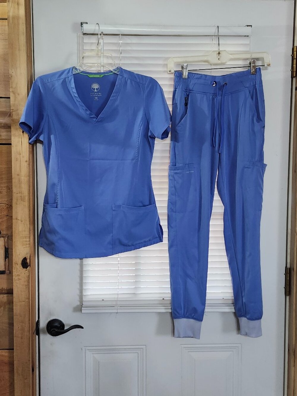 Healing Hands womens jogger scrub set  size XXS